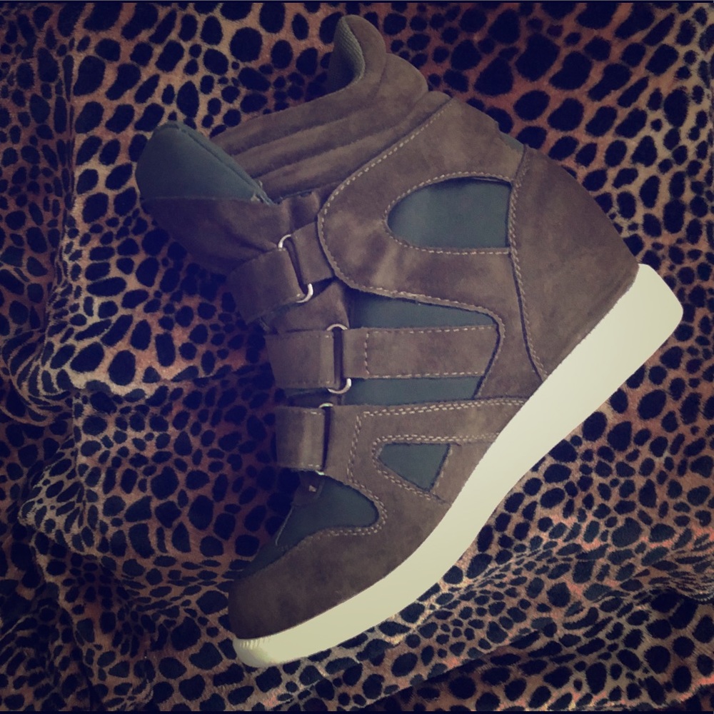 New in box Shiekh Velvet Wedge Sneakers 8.5